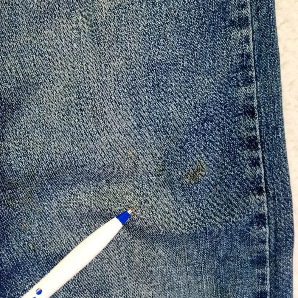 Levis light stains